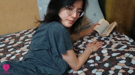 Скромная сестра поняла что хочет ее брат